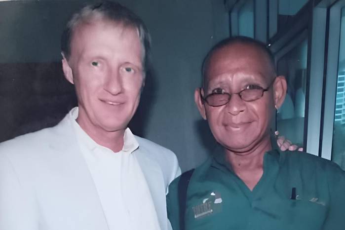 En una de las coberturas, hubo un momento para tomarse una foto con el anunciador Jimmy Lennon Jr.