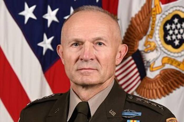 Fotografía tomada de la cuenta oficial en la red social X @9hvxim que muestra al jefe del Estado Mayor de Estados Unidos, Randy George.
