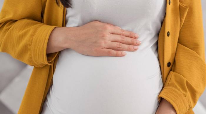 Los embarazos en la edad adulta temprana están vinculados a un mayor envejecimiento biológico, de acuerdo a hallazgos epidemiológicos.