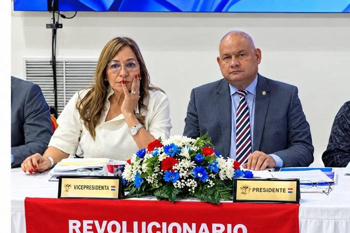 Balbina Herrera y Benicio Robinson, secretaria y presidente del PRD, respectivamente.