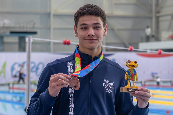 Raúl Antadillas consiguió la presea de bronce en natación.