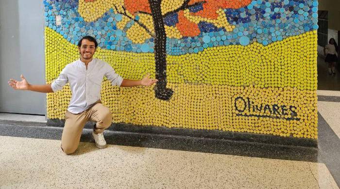 Fundó la Academia Olivares en 2019, la Unesco lo reconoció por esta iniciativa artística y educativa.