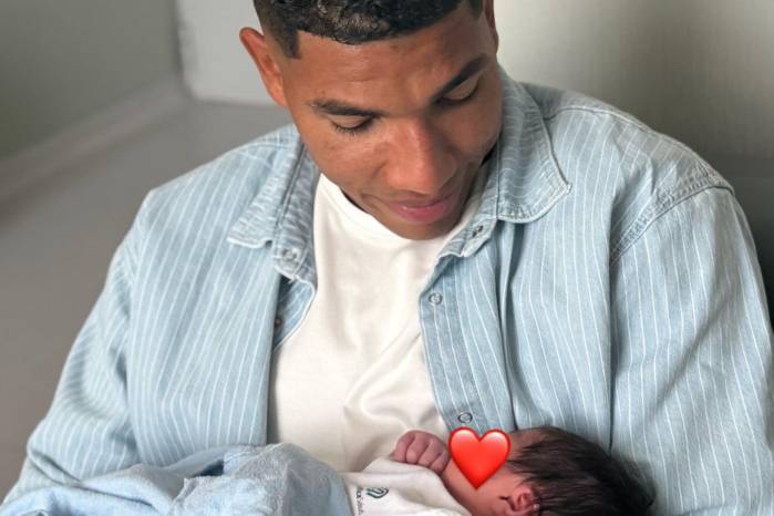 Mosquera anunció el nacimiento de su hijo con un mensaje en el que pidió a Dios guiar y proteger cada uno de sus pasos.