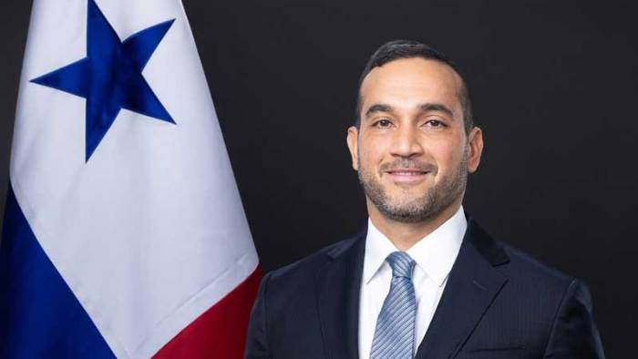 Carlos Ruiz-Hernández renunció a su cargo de vicecanciller el 15 de abril.