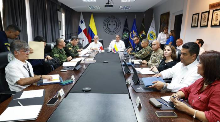 Velásquez y Pino se reunieron en la sede del Ministerio de Seguridad.
