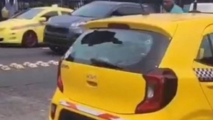Una de las personas que resultó herida viajaba en un taxi.