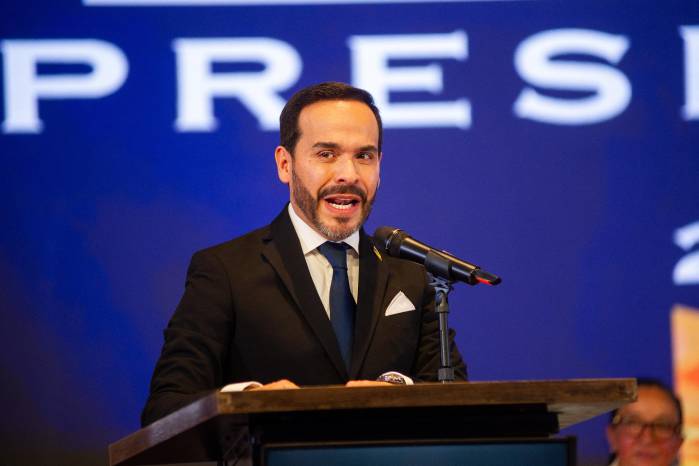 Abelardo de la Espriella presentó los primeros hallazgos del proceso de empalme y anunció acciones judiciales por presuntas irregularidades detectadas durante la transición.