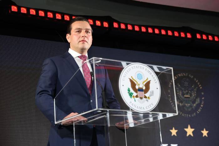 Uno de los ejes del discurso fue el valor estratégico del Canal de Panamá, obra que calificó como “una maravilla de la ingeniería” nacida de la innovación estadounidense en conjunto con el territorio panameño.