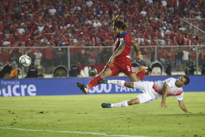 Román Torres hizo el gol de la victoria 2-1 frente a Costa Rica para clasificar a Panamá a su primera Copa Mundial de la FIFA.