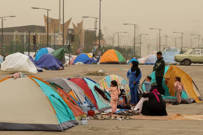 Residentes del Líbano desplazados por ataques israelíes.