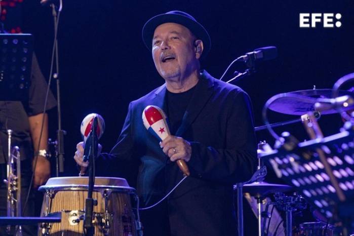El músico y cantante panameño Rubén Blades durante el concierto que ofreció el sábado 25 de julio dentro del marco del Festival La Mar de Músicas en el Auditorio Paco Martín de Cartagena, España.