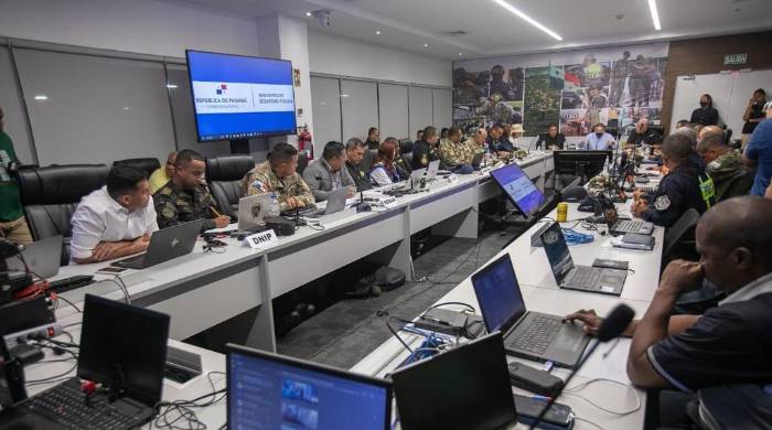 Presidente Cortizo supervisa operativo de seguridad en Carnavales 2024