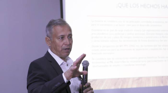 El autor del estudio ‘Quién paga los daños: La minería en Honduras, de las promesas a la desesperanza’, Alexis Mondragón, fue registrado este miércoles, 6 de mazo, durante la presentación de su estudio, en Tegucigalpa, Honduras.