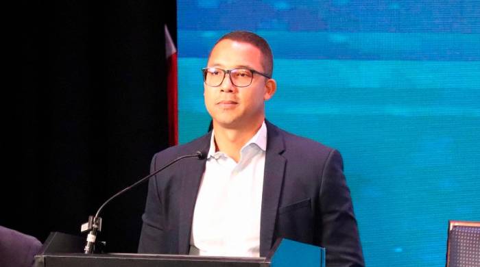 Ramón Ashby Barrera presenta sus propuestas en debate de candidatos a diputados