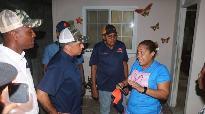 Al conversar con algunas familias del área, Lombana reafirmó su compromiso de devolverle la dignidad a los ciudadanos combatiendo el clientelismo a todos los niveles.
