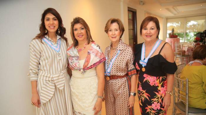 Ana Maria De Sosa, Lucy De Díaz, Gloria Ávila y Tita De Leignadier.