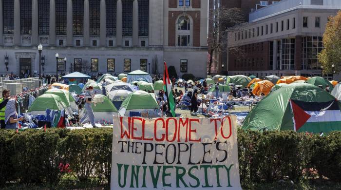 Estudiantes propalestinos acampan en el campus de la Universidad de Columbia en Nueva York el 22 de abril de 2024.