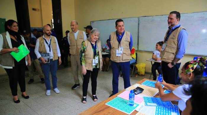 Susana Malcorra asistió al Instituto Nacional en su debido recorrido para garantizar las buenas prácticas durante las votaciones en Panamá.