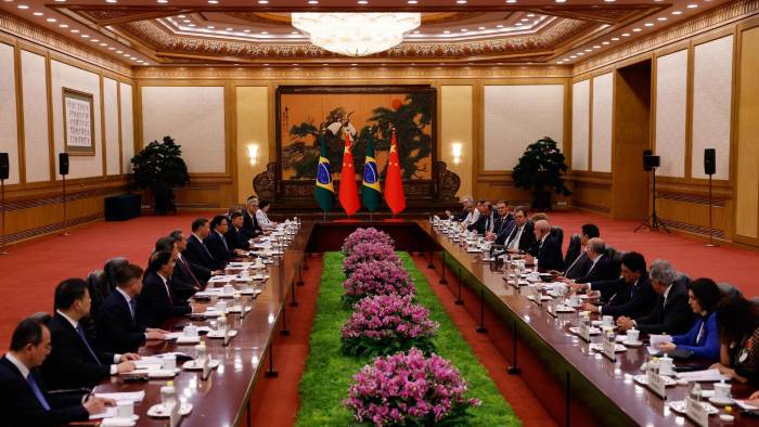 Presidente de China, Xi Jinping reunido con el presidente de Brasil, Luiz Inacio Lula da Silva en China este martes 13 de mayo.