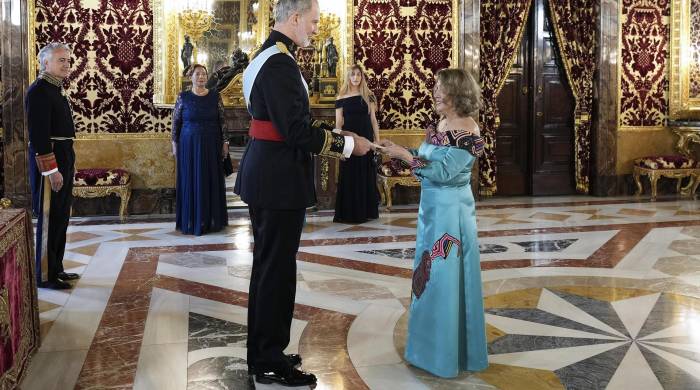 El rey Felipe VI recibe las cartas credenciales de la nueva embajadora de Panamá, Itzel Anays Patiño Guerra de Villarreal, este lunes en el Palacio Real de Madrid.