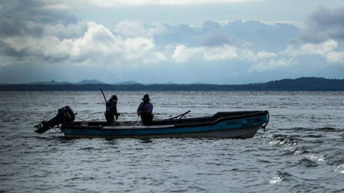 La pesca ilegal es una actividad ilícita que afecta los recursos marinos.