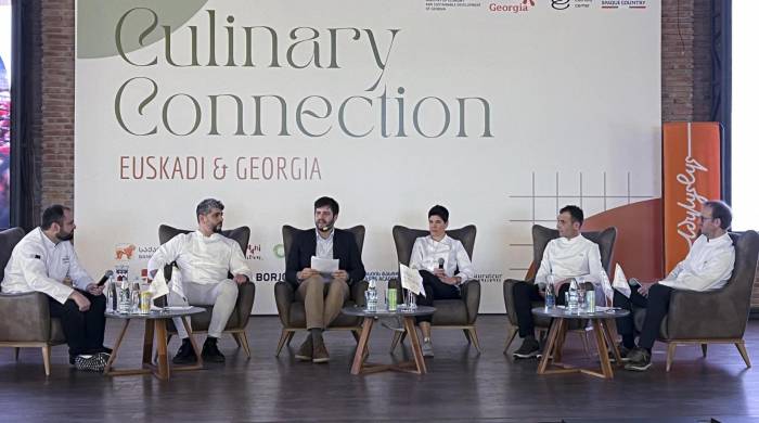 Un grupo de chefs vascos protagonizó este sábado en el este de Georgia una jornada de fusión gastronómica, una iniciativa del Basque Culinary Center que contó con la presencia de más de 250 invitados.