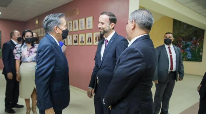 A la presentación del proyecto asistió además de Cortizo el gerente general de Caja de Ahorros, Juan E. Melillo.