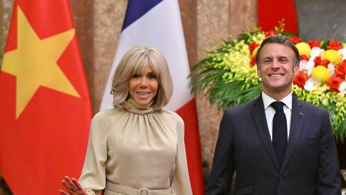 Presidente de Francia Emmanuel Macron (D) Brigitte Macron (I).