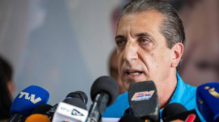 Fotografía de archivo del 18 de julio de 2024 del exdiputado Biagio Pilieri hablando durante una rueda de prensa de la Plataforma Unitaria Democrática, en Caracas.