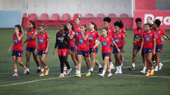 Jugadoras de la selección mayor femenina de Panamá en el estadio Luis Ernesto Cascarita Tapia en ciudad de Panamá (Panamá), en una fotografía de archivo. EFE/Bienvenido Velasco/ARCHIVO