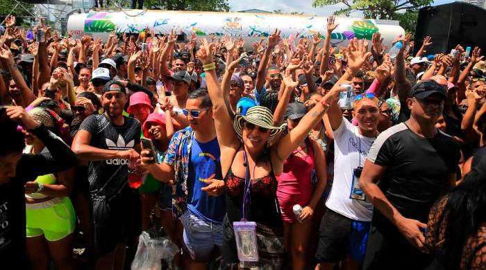 El Carnaval de la ciudad capital recibió a miles de visitantes, entre nacionales y extranjeros.