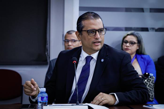 El director general de la Autoridad Aeronáutica Civil de Panamá (AAC), capitán Rafael Bárcenas Chiari.