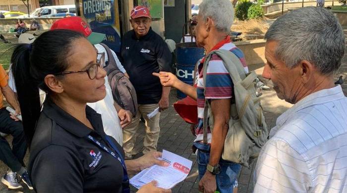 Los agentes de la Acodeco realizan recorrido para promover los derechos de los consumidores.