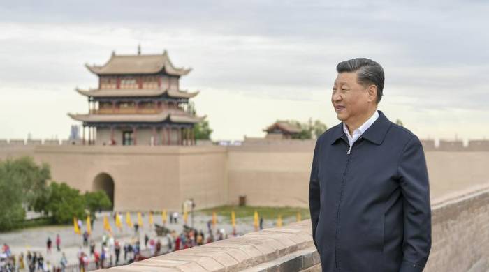 Xi Jinping visita el paso de Jiayu, una parte famosa de la Gran Muralla construida en la dinastía Ming (1368-1644), durante su gira de inspección en la provincia de Gansu, en el noroeste de China, el 20 de agosto de 2019.