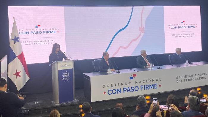 Conferencia de prensa desde la presidencia de la República.