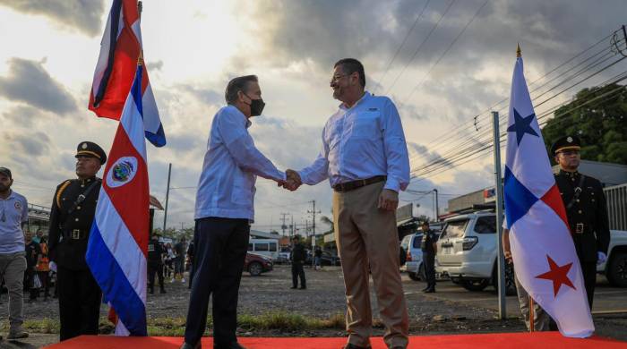 El presidente Laurentino Cortizo junto a su homólogo de Costa Rica, Rodrigo Chaves.