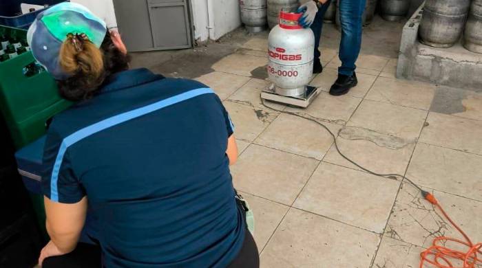 Proceso de verificación del cilindro de gas.