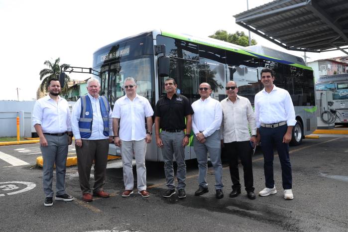 Principales autoridades se dieron cita en el lanzamiento oficial de las nuevas flotas eléctricas de MiBus.