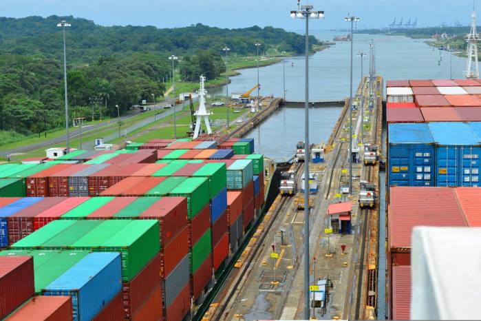 El Canal de Panamá mantiene medidas restrictivas en el calado por la sequía provocada por el Niño.