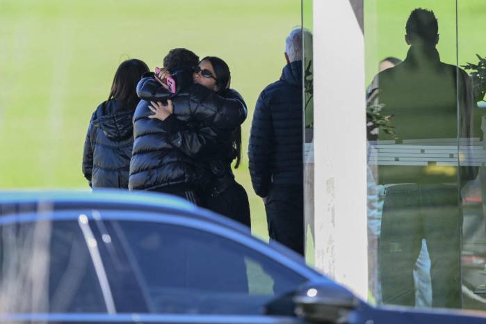 Antonela Roccuzzo junto con un familiar