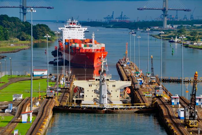 La administradora del Canal de Panamá, Ilya Espino de Marotta, recordó que para esta misma época del 2025, ya se habían implementado reducciones escalonadas.
