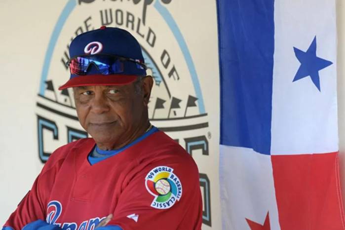 Antes de llegar al profesionalismo en Estados Unidos, López ya destacaba en el béisbol local con su provincia de Colón.