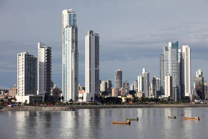 El informe indica que la economía regional crecería un 2,2% en 2026, después de expandirse un 2,4% en 2025, y registraría una recuperación parcial hasta el 2,5% en 2027.