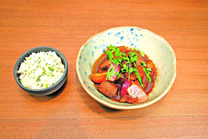 El lomo saltado, uno de los platillos que ofrece Rulfo a sus comensales.