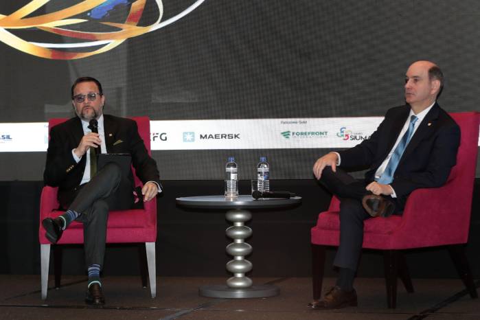 Los ministros Julio Moltó y Felipe Chapman durante su participación, este lunes, en el “Panamá Business Investment Days”.