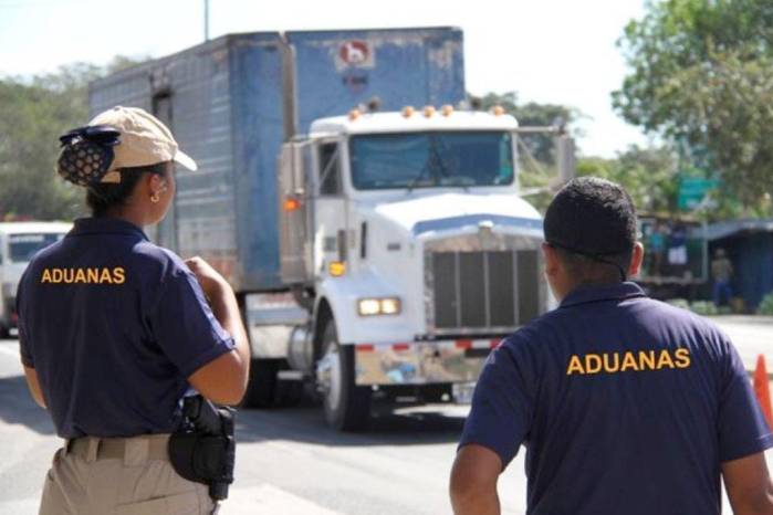 La gremial aduanera propone un incentivo de retiro que evite congelar plazas de trabajo.