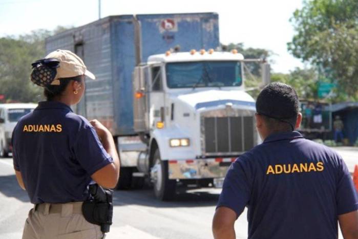 Aduanas cobra $3 por sellos de carga mediante resolución de 2017, pese a que el acuerdo centroamericano fijó la tarifa en $10.