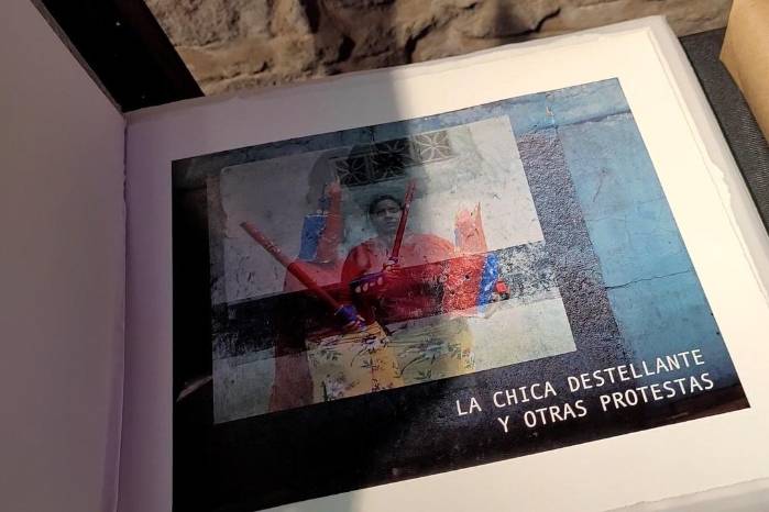 ‘Todos somos hijos de la patria’, de Esviel Jeffers Durruthy bajo la técnica de acrílico sobre lienzo.