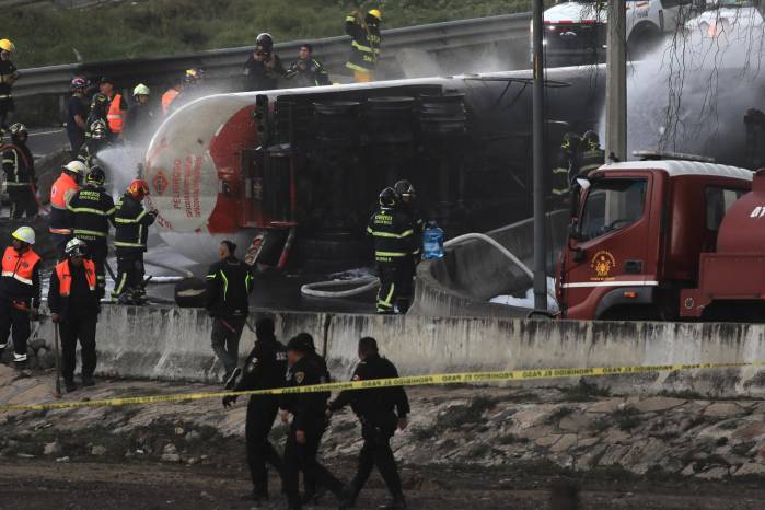 La explosión de un camión de gas provocó 19 heridos graves con quemaduras y varios vehículos incendiados, informó Clara Brugada, jefa de Gobierno de la capital mexicana.