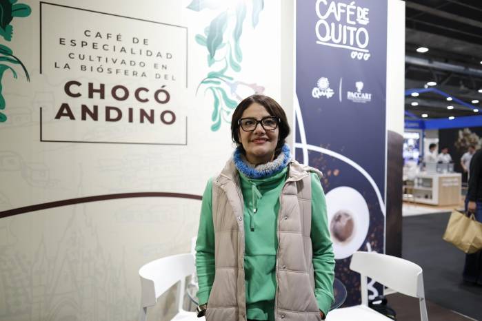 Alejandra Ordoñez, gerente de Quito Turismo, es vista durante una entrevista con EFE, en el stand de Café de Quito en el Coffee Fest Madrid 2026.